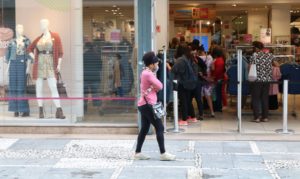 Acordo regulamenta trabalho no comércio em feriados