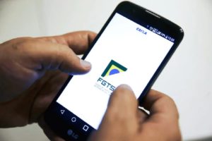 Filha obtém autorização para usar FGTS no tratamento da mãe com Alzheimer