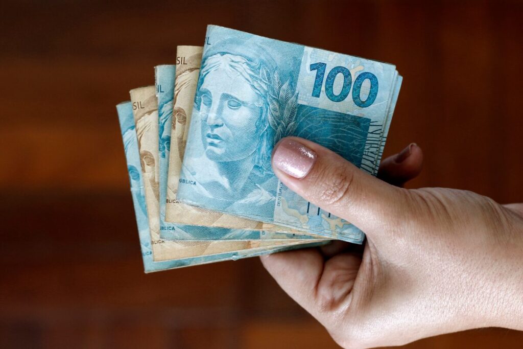 45% dos advogados brasileiros têm renda de até R$ 6,6 mil