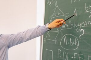 Sancionado aumento de 5,4% do piso salarial de professores