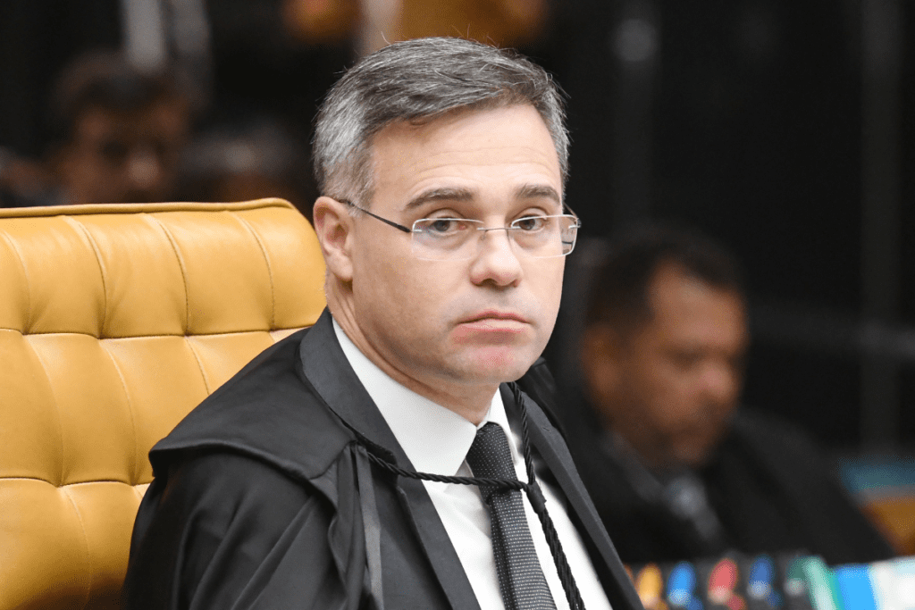 Mendonça ordena remoção de publicações com ataques a Lula e PT
