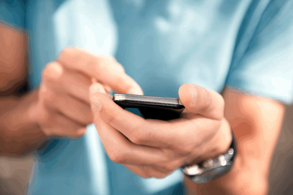 TRT determina devolução de descontos salariais por furto de celular corporativo