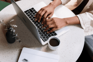Home office durante jogos do Brasil: especialista explica as regras da CLT