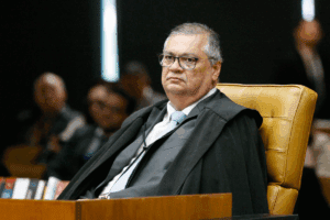 Dino afasta censura prévia, mas mantém retirada de vídeos de vereador por propaganda
