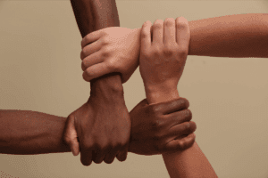 Justiça confirma justa causa de trabalhador que proferiu ofensas racistas contra colega
