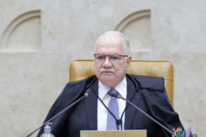 STF: Fachin alerta advogado sobre exigência de beca para sustentação