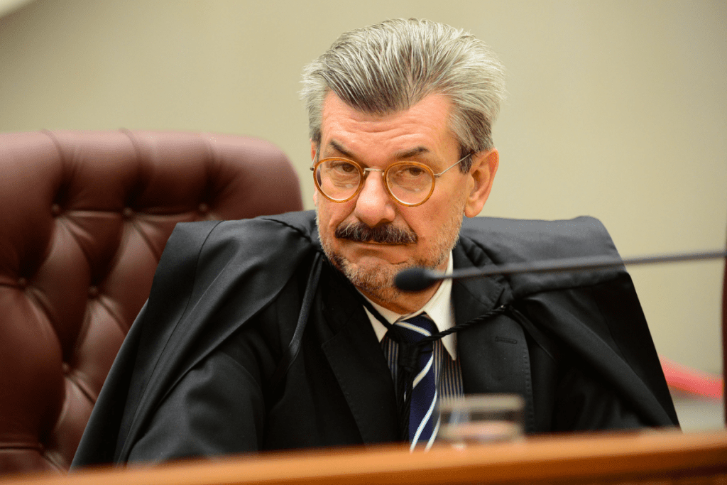 PF investiga mensagens a ministros que citam “reviravolta” em caso Buzzi