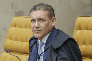 Nunes Marques arquiva notícia-crime contra Bolsonaro sobre CPI da Covid